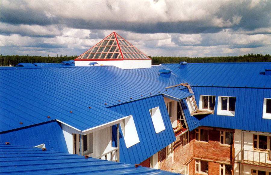 Мансардная кровля из сэндвич панелей