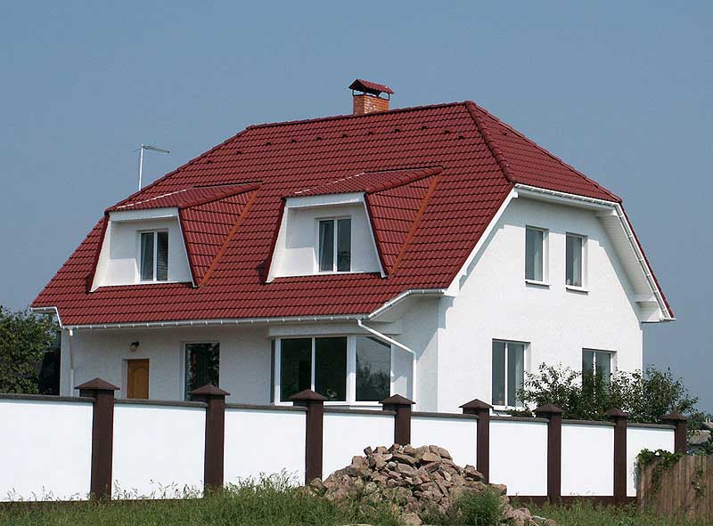 Полувальмовая крыша из сэндвич панелей
